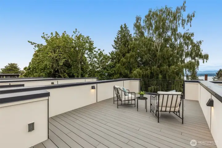 This rooftop deck invites year-round enjoyment — from weekend brunches to peaceful solo escapes.