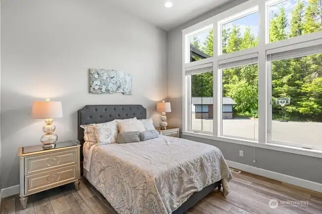 Beautiful, light and bright Flex Room on main floor just steps away from 3/4 bath. Perfect for multi generational possibilities!