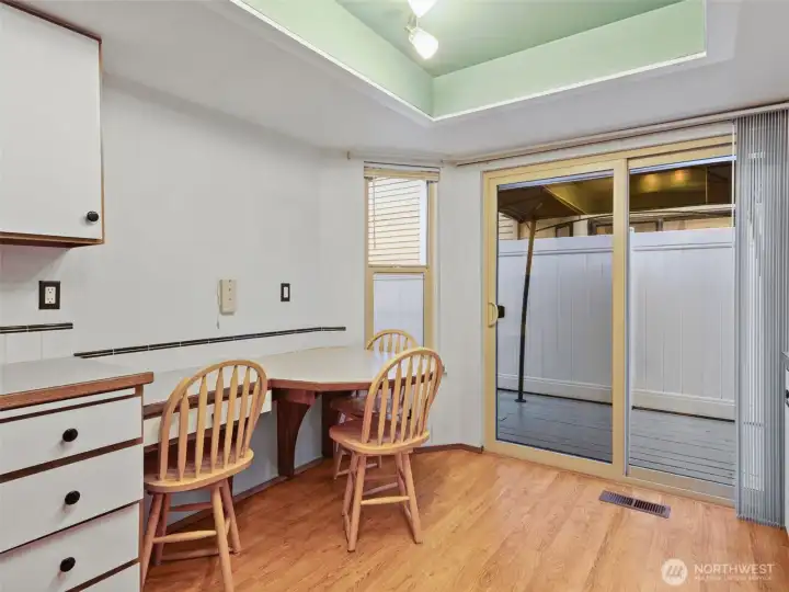 eat in nook, or additional work space