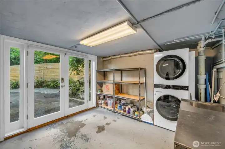 Bonus laundry room exits to the driveway