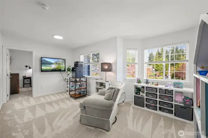 Bonus Room with Bay Window