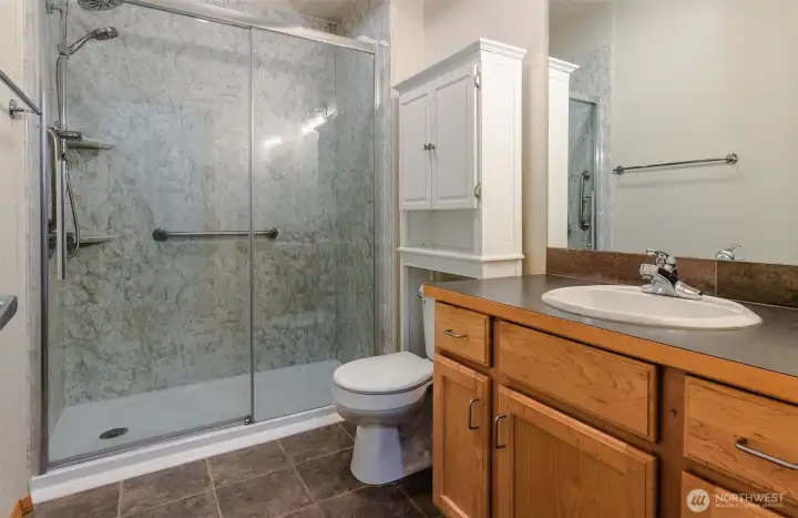 The low threshold Jacuzzi shower is only 3 years old!