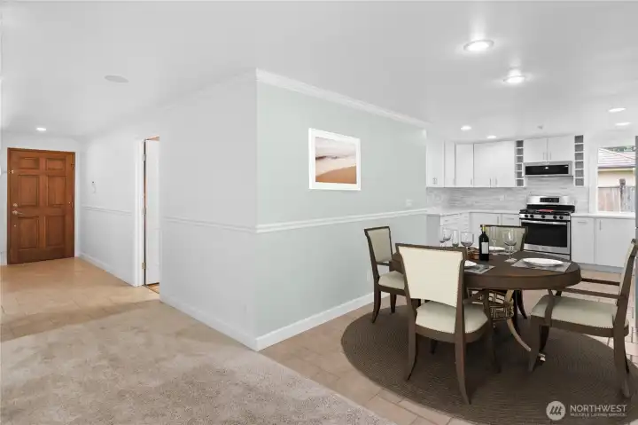 Off kitchen dining area. Virtual staging. Off kitchen dining area. Virtual staging.