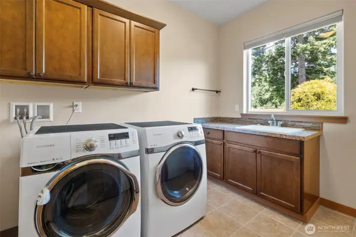 Convenient laundry/ mudroom right between the kitchen and 3 car garage. Washer and dryer do not convey.