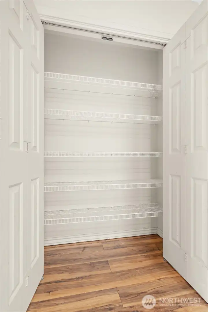 Fantastic pantry off of the kitchen! Fantastic pantry off of the kitchen!