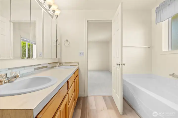Enjoy the convenience of a generous 5-piece ensuite bathroom featuring dual sinks, a soaking tub, separate shower, and plenty of space for everyday routines. Enjoy the convenience of a generous 5-piece ensuite bathroom featuring dual sinks, a soaking tub, separate shower, and plenty of space for everyday routines.