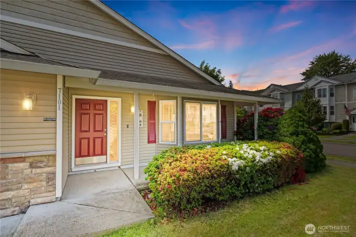 Wouldn't this be a lovely entry to come home to? Wouldn't this be a lovely entry to come home to?