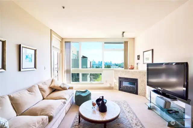 Beautiful setting from this top-floor unit in the coveted Regata condominiums of Wallingford.