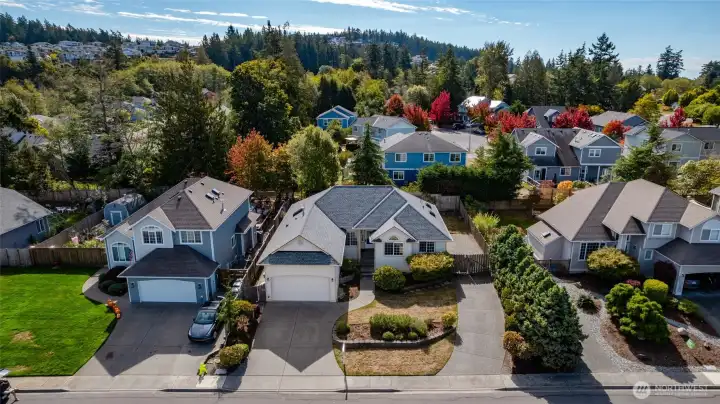 Easy access to ferries, parks, and town.