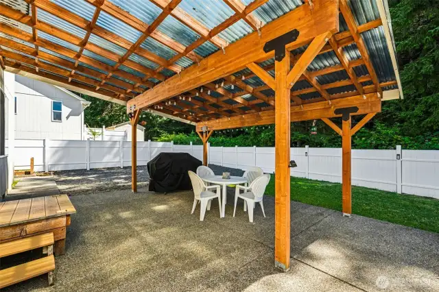 Absolutely gorgeous covered patio with dusk-to-dawn lighting and territorial views out the back.