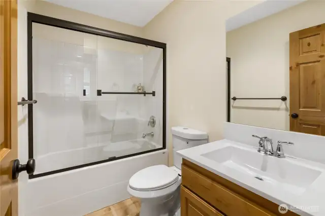 Full bathroom above the shop