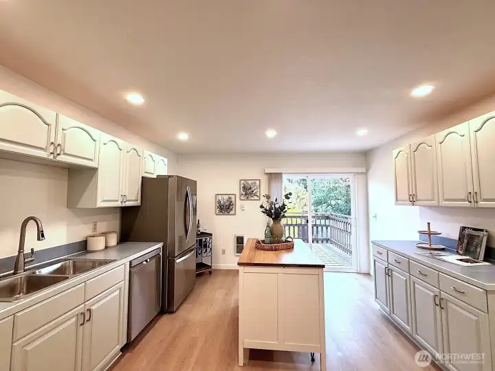 Fabulous large kitchen.