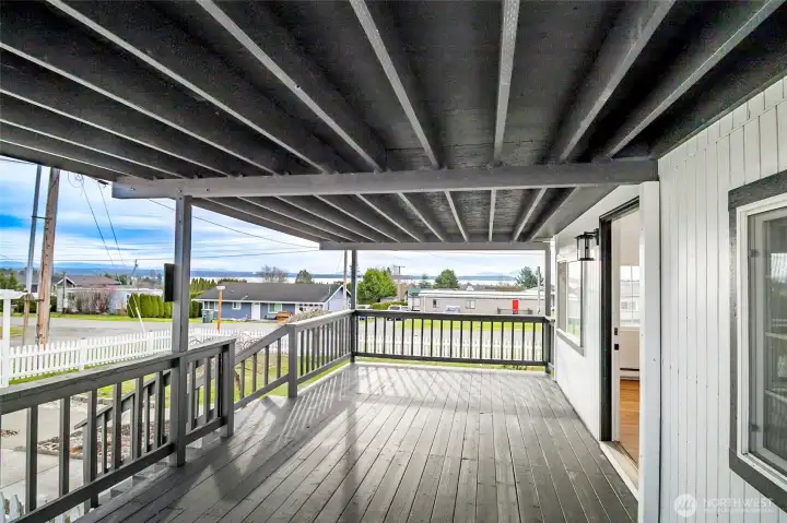 Covered spacious viewing deck/porch