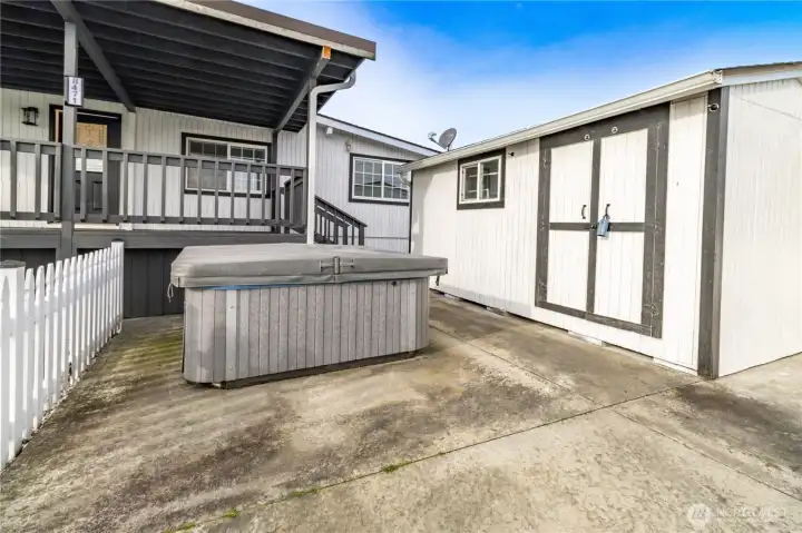 fully  functioning hot tub