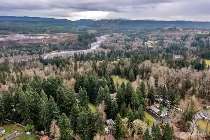 Dead end road means next to no traffic.