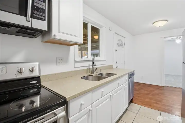 All appliances to remain with the home.