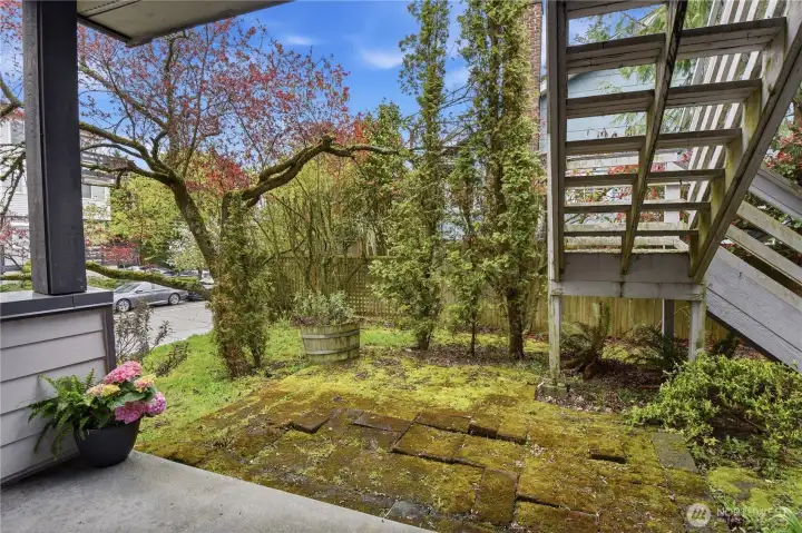 Yard service is HOA managed. Unit owners are responsible for the access stairs, not HOA .