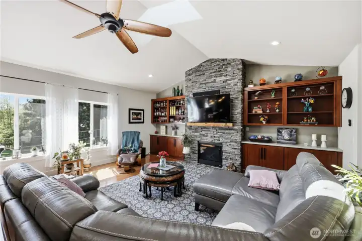 Great room with vaulted ceilings