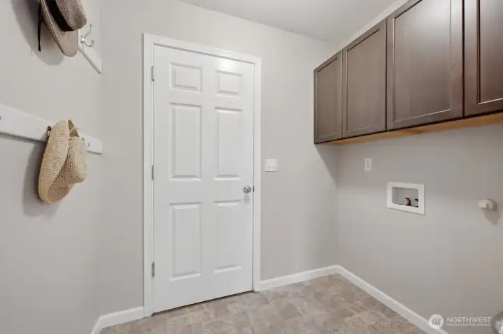 Laundry room on main.