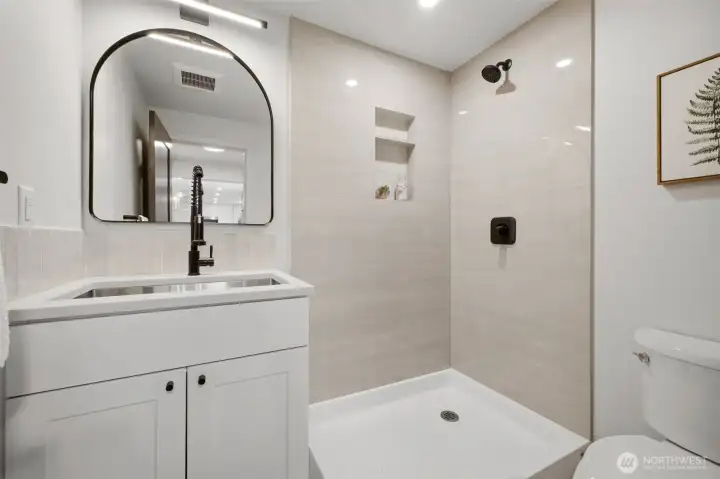 Bathroom w/ shower