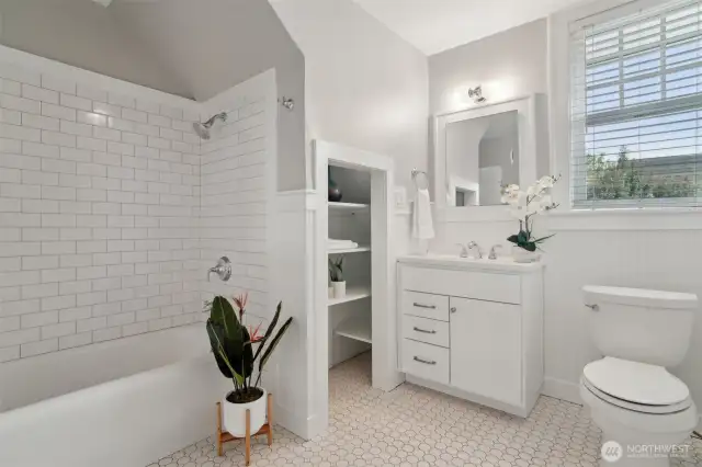Upper level full bath