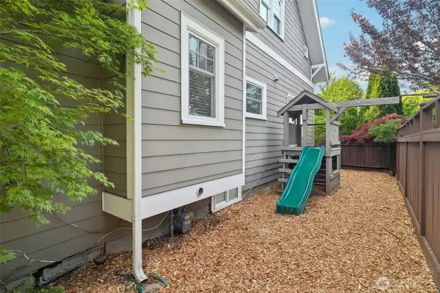 Side yard also works as a dog run