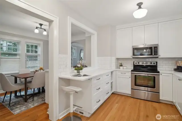 Fully updated kitchen with quartz counters
