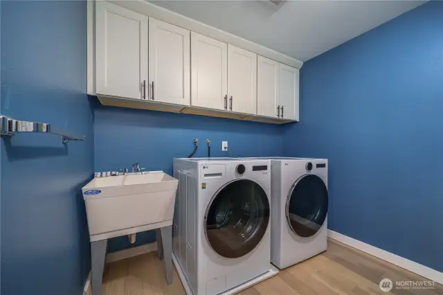 ground floor laundry room with utility sink