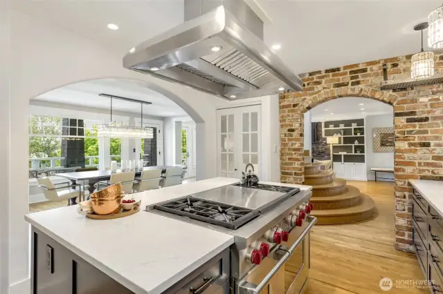 Seamless flow between kitchen, dining and living rooms