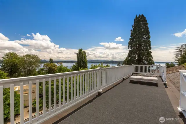 33'x7' rooftop deck is the place to be for Seafair Blue Angels viewing