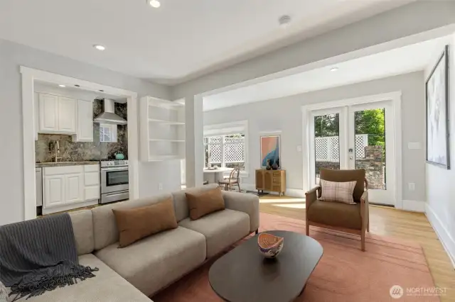 Spacious 1bd/1ba apartment with updated kitchen and floors