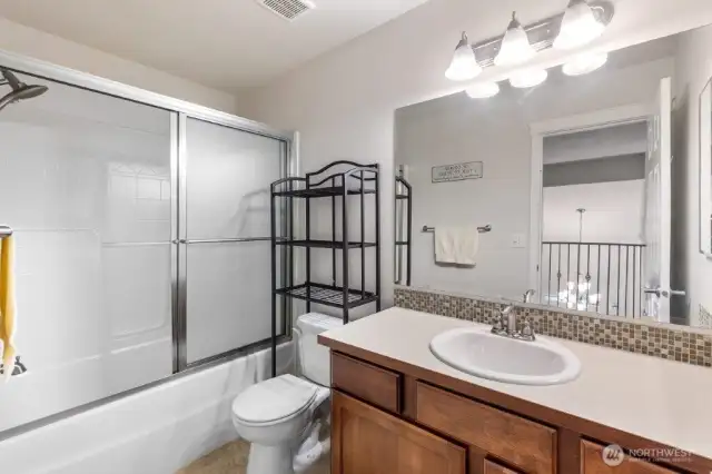 Full upstairs bath.