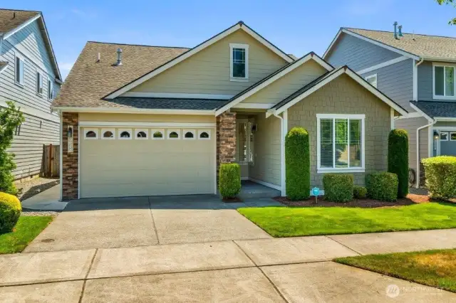 Wonderfull 2,400 SF home in convenient Chestnut Village.