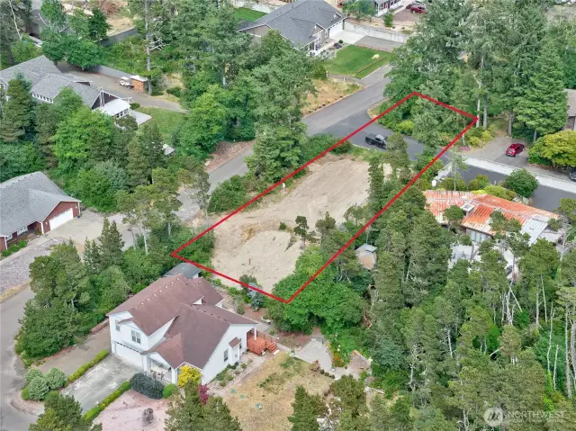 Build ready 16117 square foot lot in Beachwood on the Long Beach Peninsula. This west-side property has deeded access to the Ocean Beaches and the Pacific Ocean. Beachwood is a quiet community with paved streets and higher-end homes.