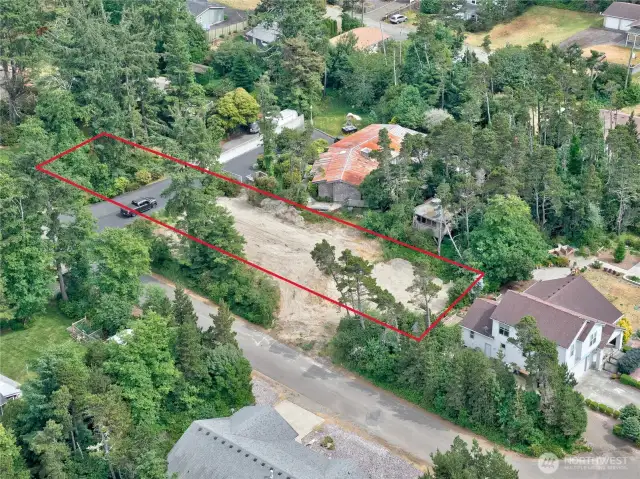 Build ready 16117 square foot lot in Beachwood on the Long Beach Peninsula. This west-side property has deeded access to the Ocean Beaches and the Pacific Ocean. Beachwood is a quiet community with paved streets and higher-end homes.