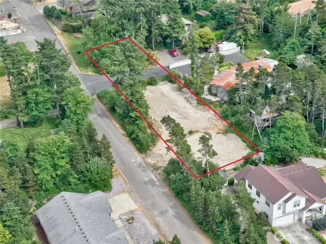 Build ready 16117 square foot lot in Beachwood on the Long Beach Peninsula. This west-side property has deeded access to the Ocean Beaches and the Pacific Ocean. Beachwood is a quiet community with paved streets and higher-end homes.