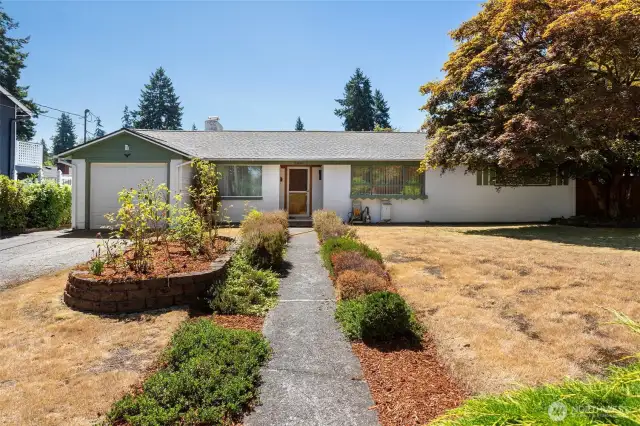 Great house in desirable Mountlake Terrace.  Property is fully fenced