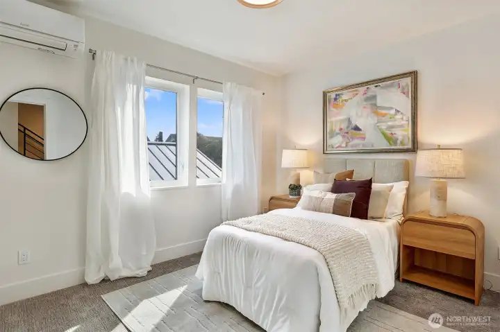 2nd bedroom (2nd floor)