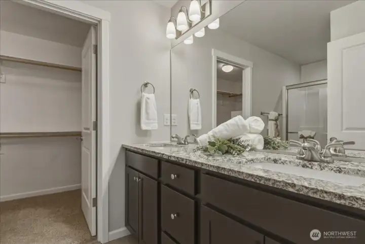 Ensuite Primary Full Bath & Walk-In Closet