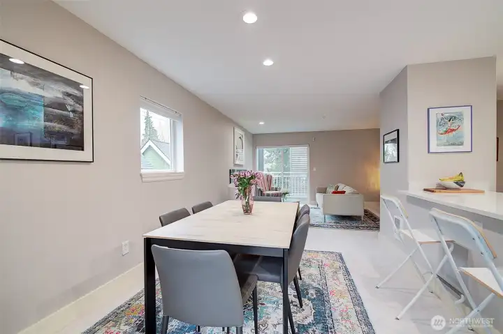 Spacious dining area - great for entertaining