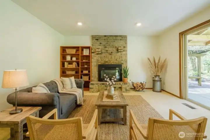Imagine just how cozy this living space can be...
