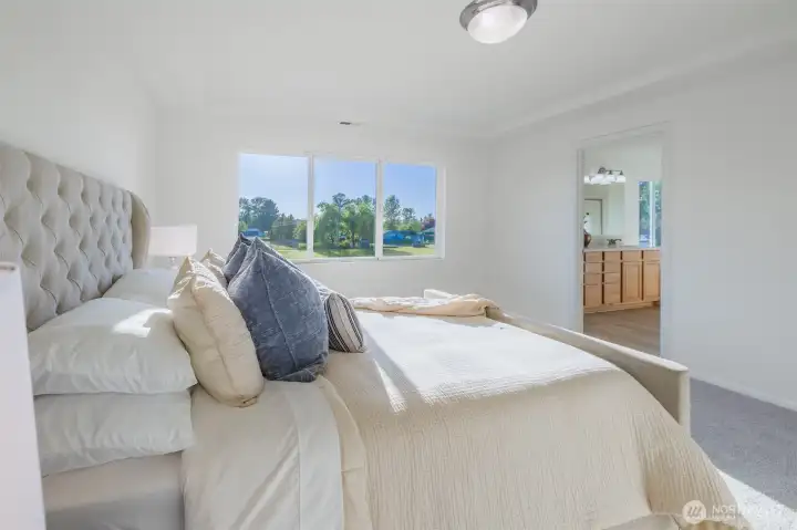 Primary Suite - Bath to the right