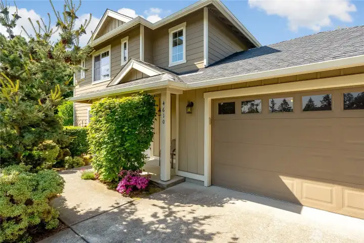 Well Manicured Front Entry.