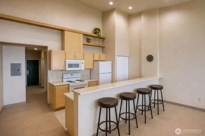 Kitchen with eating bar (virtually staged) Kitchen with eating bar (virtually staged)