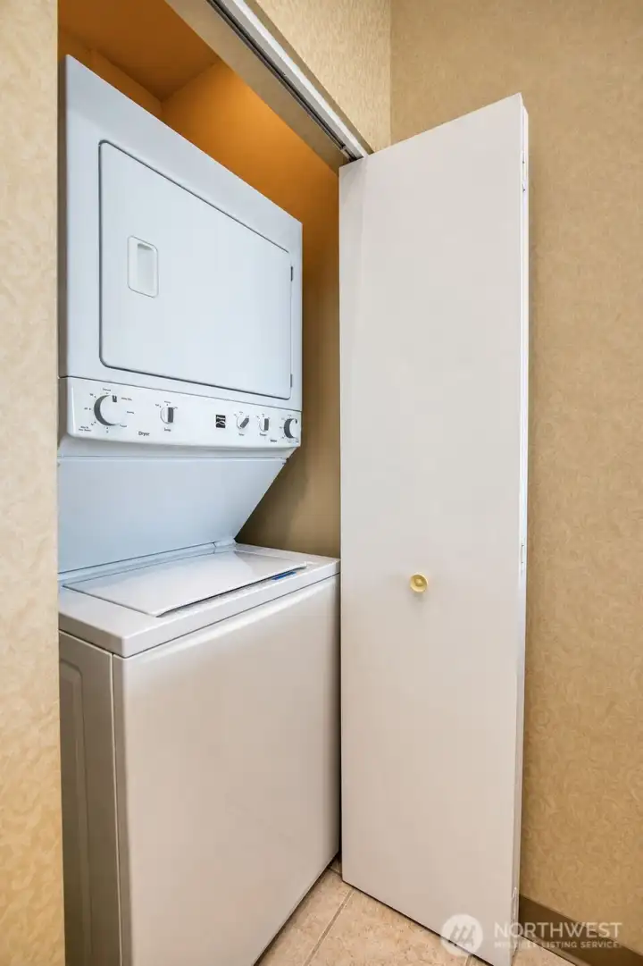 Stacking washer and dryer Stacking washer and dryer