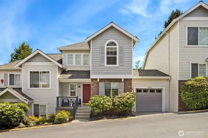 Welcome to this move-in ready townhome with 1-car attached garage in the desirable Hawthorne community, located in close proximity to both Kirkland and Woodinville. A huge bonus is that this townhome has air conditioning to keep you cool during the upcoming summer months.