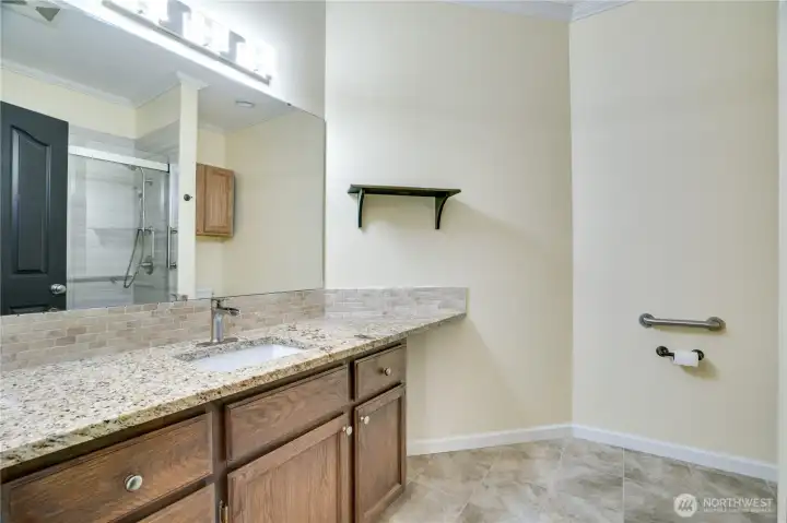 3/4 Hall Bath.