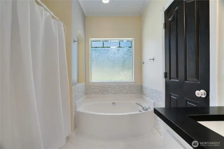 Primary en suite.