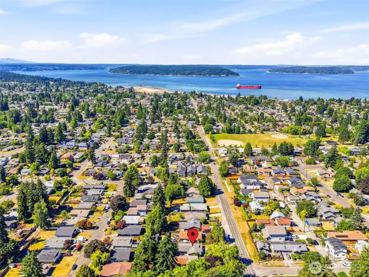 Minutes to Ruston waterfront, Point Defiance, Proctor and all North Tacoma amenities.