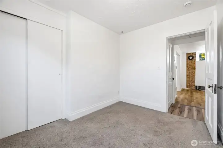 Second upstairs bedroom, with large closet. Second upstairs bedroom, with large closet.